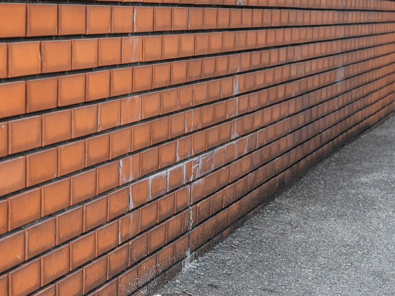 劣化した外壁タイルを張り替え交換工事で綺麗に直す！ – ブログで知る！Sanyo Works