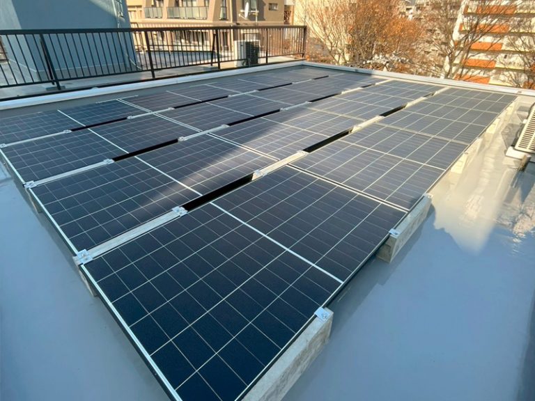 太陽光パネル設置前に見直したい防水材の劣化サイン― 雨漏りを防ぐウレタン防水と助成金活用の考え方 ―