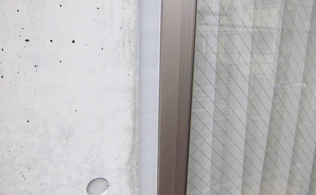 シーリング工事 窓サッシ廻り 防水 外壁などの改修工事や 雨漏り修理は山陽工業へ シーリング工事 窓サッシ廻り 防水 外壁などの改修工事や 雨漏り修理は山陽工業へ